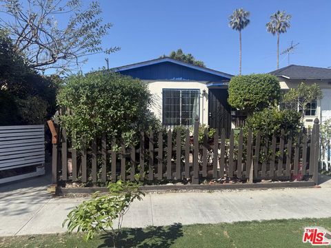 Photo of 4207 S Centinela Avenue, Los Angeles, CA 90066 (MLS # 26829337)