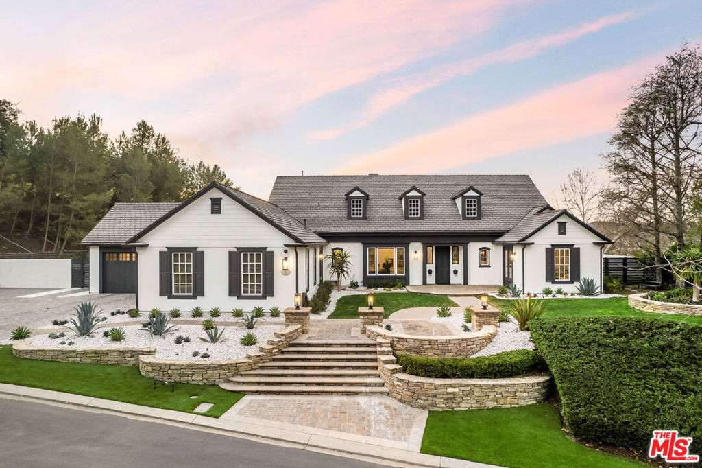 1 Falconridge Drive