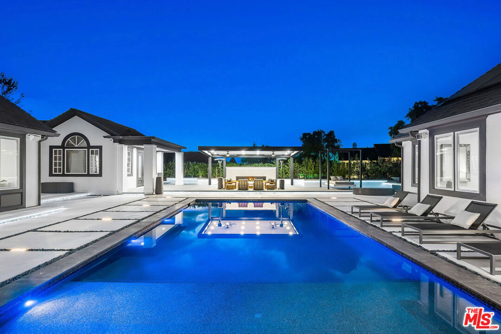 1 Falconridge Drive