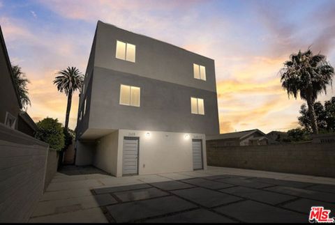 Photo of 2635 S Hauser Boulevard #room 5, Los Angeles, CA 90016 (MLS # 25607991)