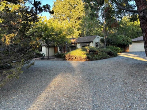 Photo of 845 Los Robles Avenue, Palo Alto, CA 94306 (MLS # ML82059311)