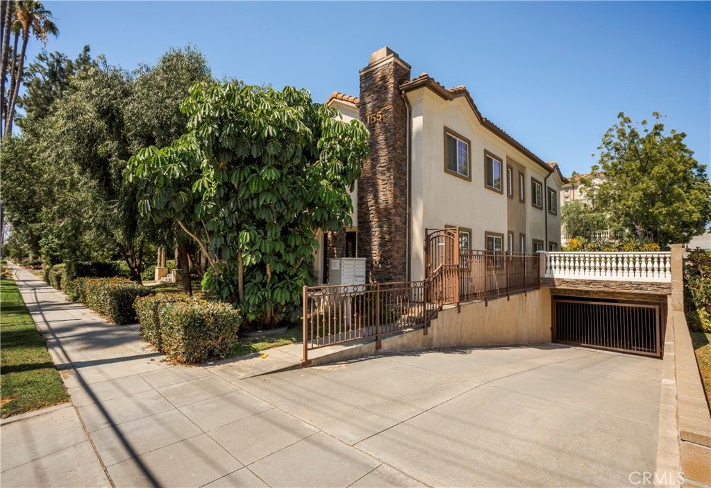 155 Harkness Avenue 6, Pasadena CA 91106