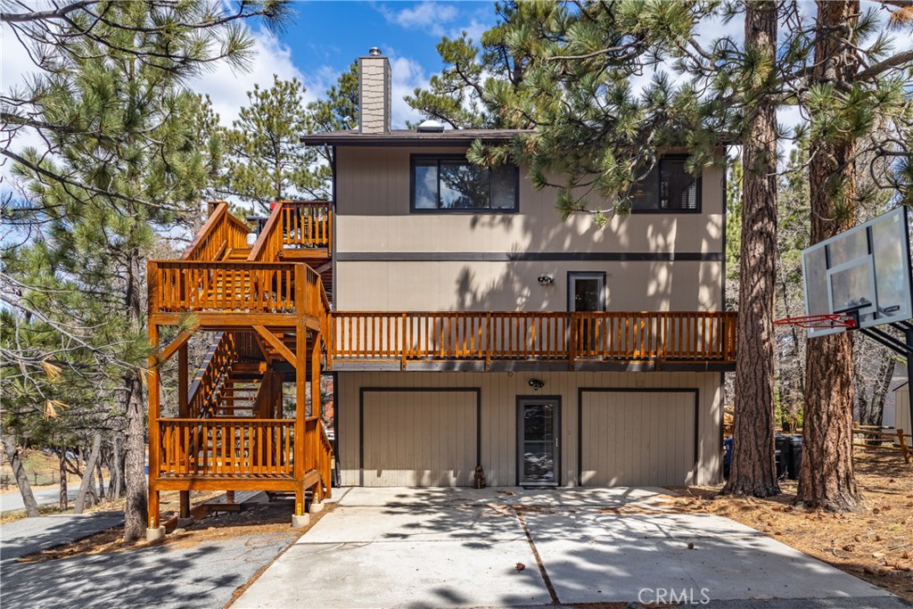 Welcome to 1772 Columbine Drive! Situated at the top of the prestigious Moonridge Mountain Estates. Fully furnished Home that includes all utilities and features 1 Large bedroom, one bathroom, Large Front Living Room and Kitchen all one a single level. Central Heat. Perfect for a winter rental. Home offers spectacular views of Bear Mountain, crystal clear blue skies and the milky way at night. Situated at the top on Moonridge and just minutes to the zoo, ski resort and downtown Big Bear.