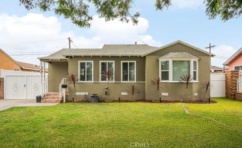 Photo of 810 E 118th, Los Angeles, CA 90059 (MLS # PW26141458)