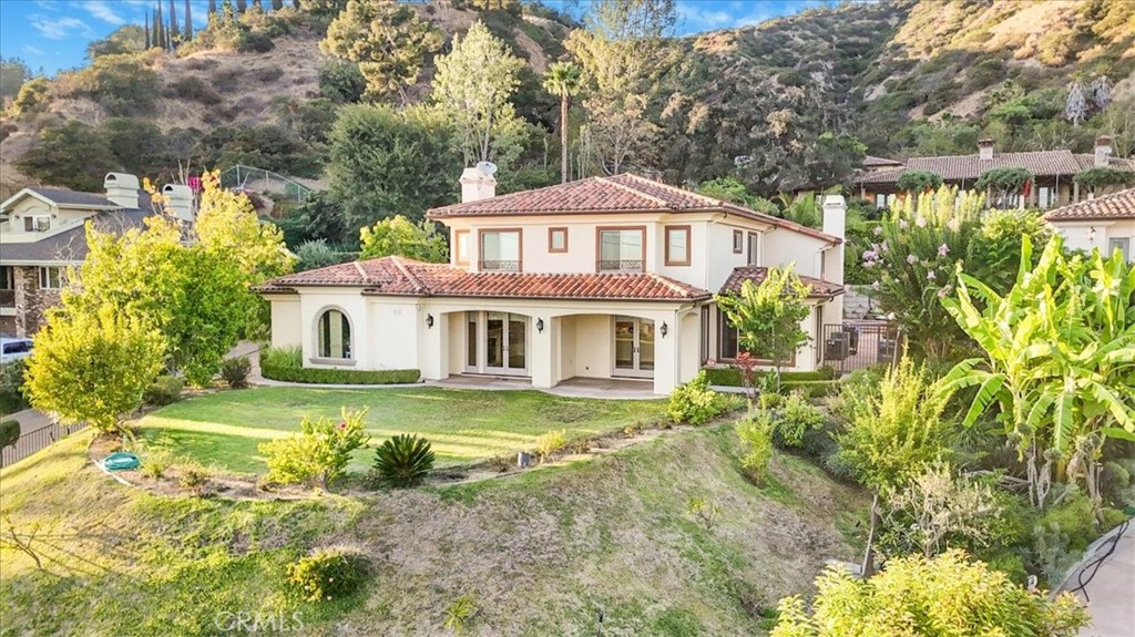 891 Crescent Drive