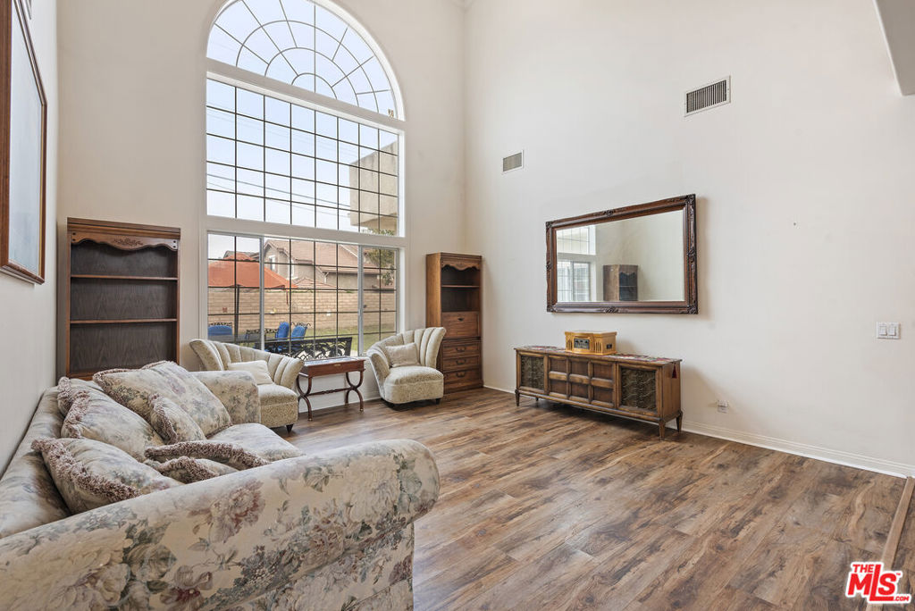 363 E Bonita Drive