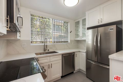 Photo of 1411 N HARPER Avenue #6, West Hollywood, CA 90046 (MLS # 26843919)