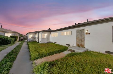 Photo of 1525 W 105th Street, Los Angeles, CA 90047 (MLS # 26723131)
