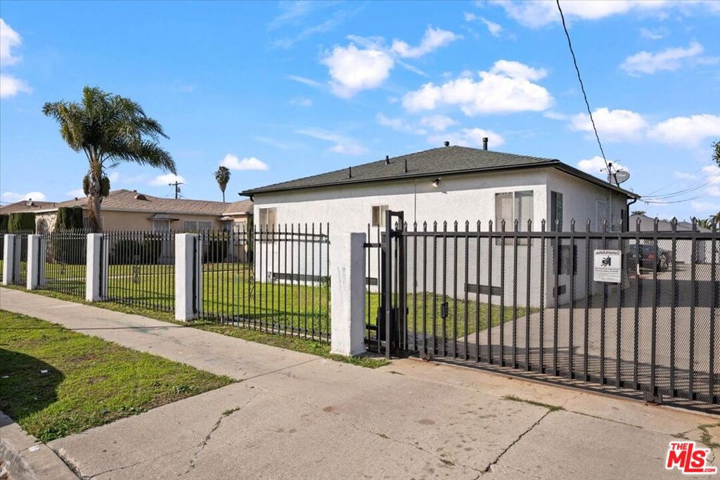 1525 W 105th Street