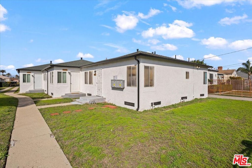 1525 W 105th Street