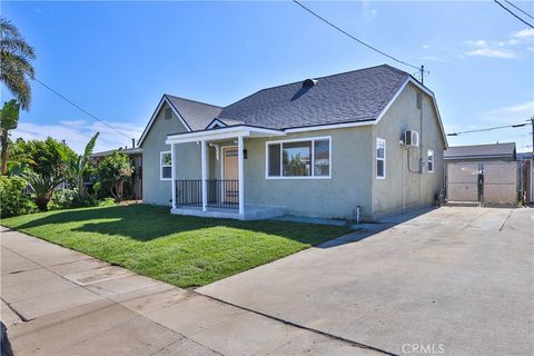Photo of 922 W School St, Compton, CA 90220 (MLS # SB25252592)