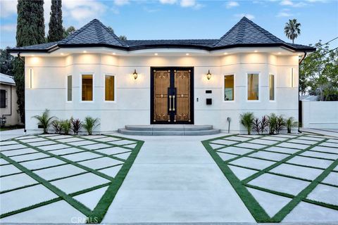 8149 Saint Clair Avenue North Hollywood CA 91605