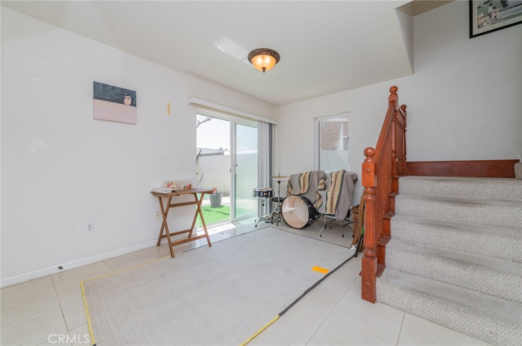636 E 220th