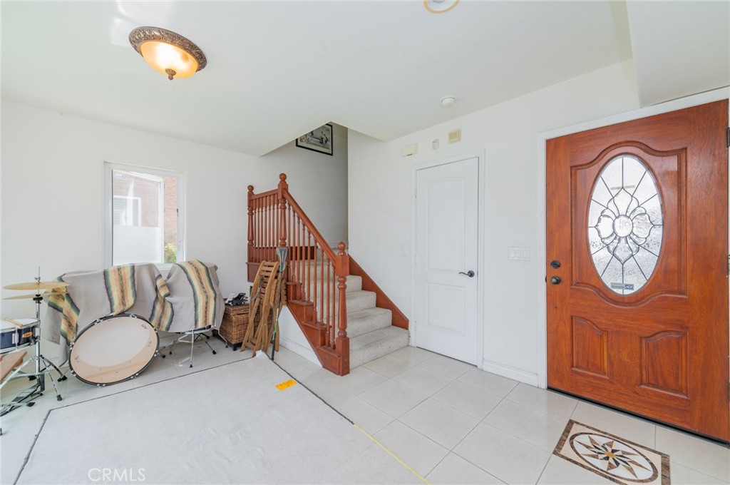 636 E 220th