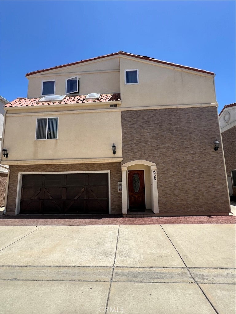 636 E 220th
