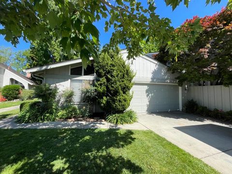 Photo of 1358 Sydney Drive, Sunnyvale, CA 94087 (MLS # ML82047341)