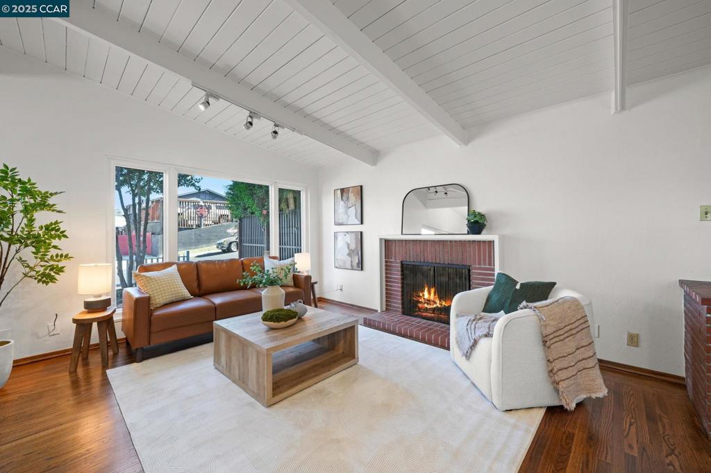 EL SOBRANTE - Residential