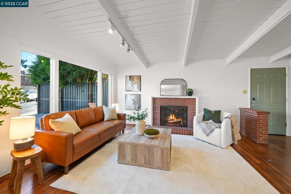 EL SOBRANTE - Residential