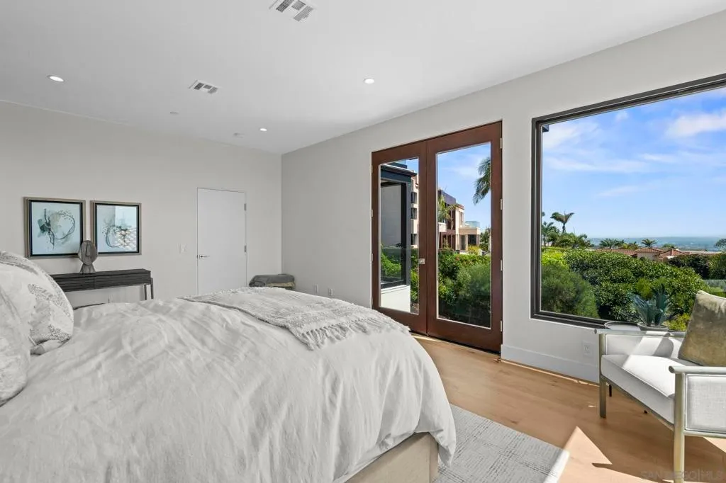 San Diego, California 92109, United States, 4 Bedrooms Bedrooms, ,6 BathroomsBathrooms,Residential,Active,190371