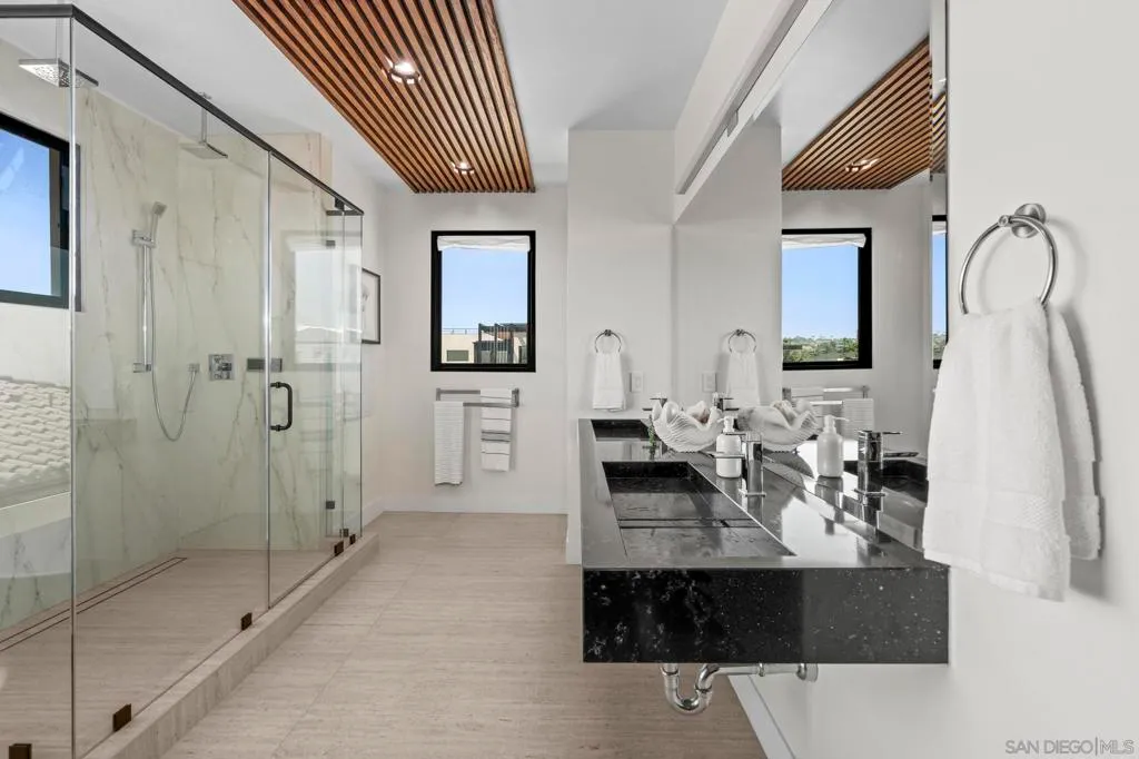 San Diego, California 92109, United States, 4 Bedrooms Bedrooms, ,6 BathroomsBathrooms,Residential,Active,190371