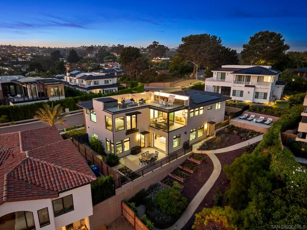 San Diego, California 92109, United States, 4 Bedrooms Bedrooms, ,6 BathroomsBathrooms,Residential,Active,190371