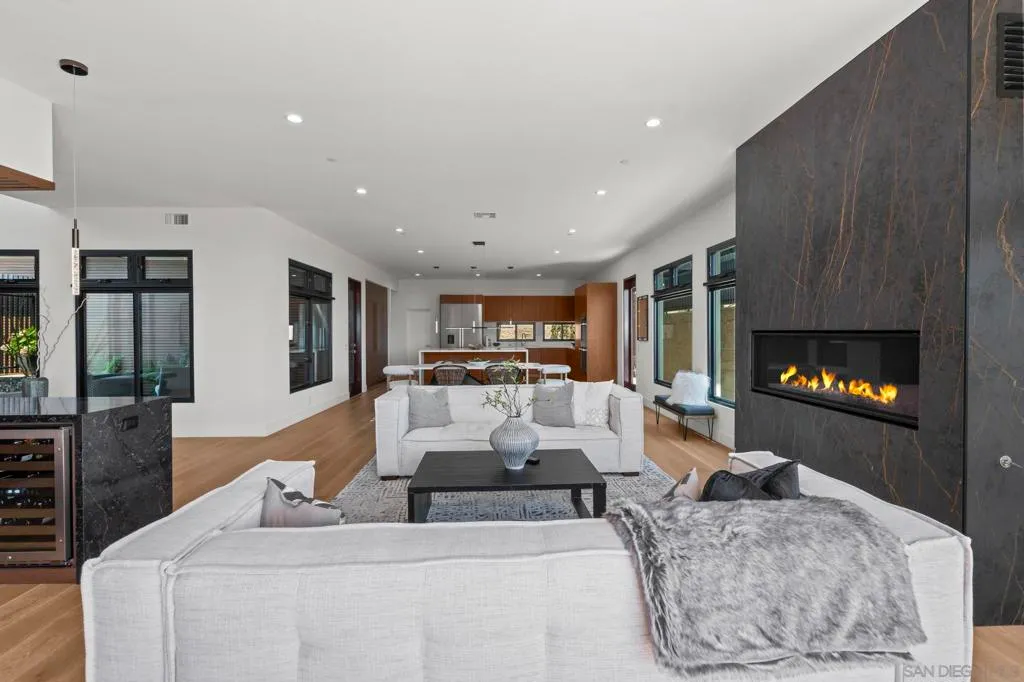 San Diego, California 92109, United States, 4 Bedrooms Bedrooms, ,6 BathroomsBathrooms,Residential,Active,190371