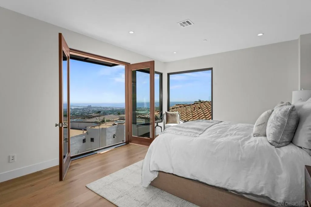 San Diego, California 92109, United States, 4 Bedrooms Bedrooms, ,6 BathroomsBathrooms,Residential,Active,190371