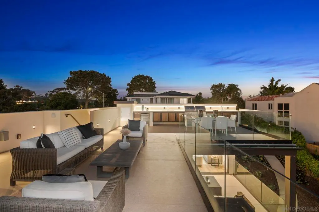 San Diego, California 92109, United States, 4 Bedrooms Bedrooms, ,6 BathroomsBathrooms,Residential,Active,190371