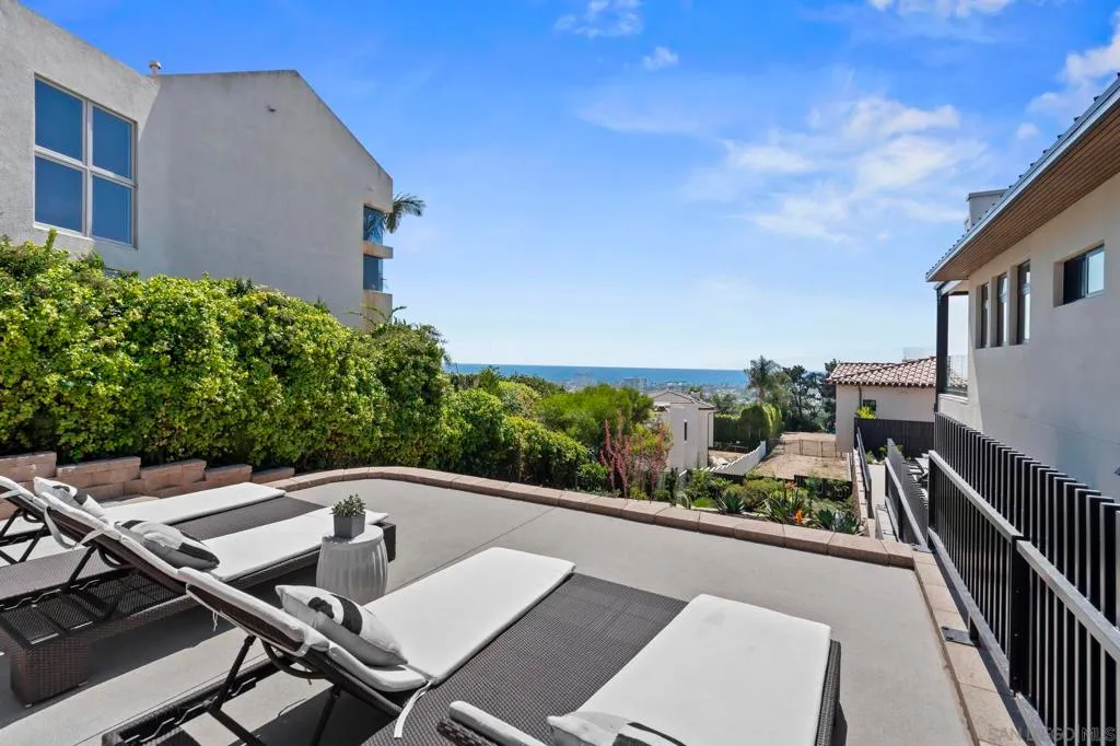 San Diego, California 92109, United States, 4 Bedrooms Bedrooms, ,6 BathroomsBathrooms,Residential,Active,190371