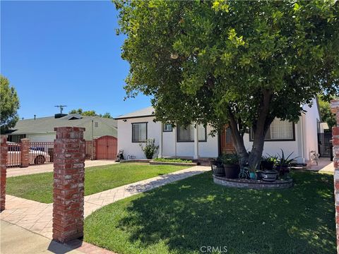 Photo of 8739 Tyrone Ave Ave, Panorama City, CA 91402 (MLS # GD25160885)