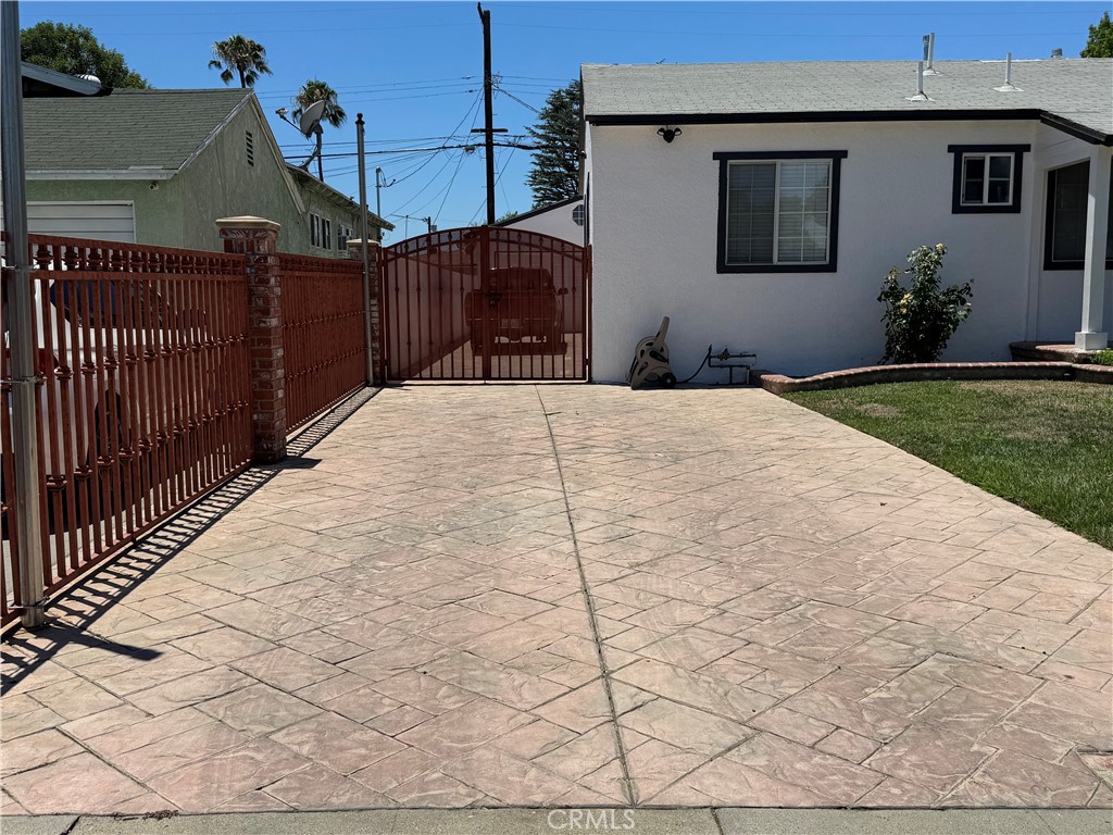 Properties 2 8739 Tyrone Ave
