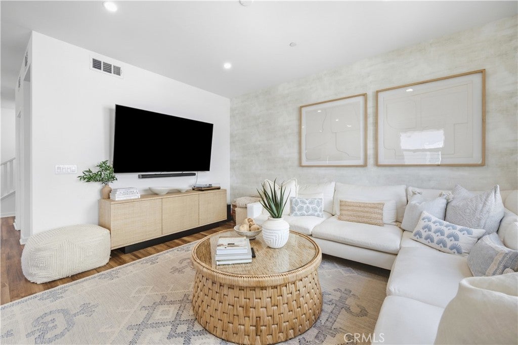 1174 Winslow, Newport Beach CA 92660 - Photo 3