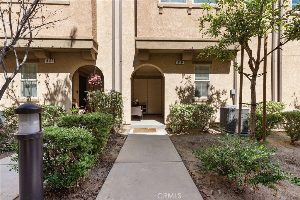 Photo of 14104 W Birch Lane, Van Nuys, CA 91405 (MLS # SR26056395)