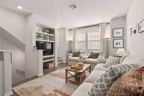 Photo of 14104 W Birch Lane, Van Nuys, CA 91405 (MLS # SR26056395)