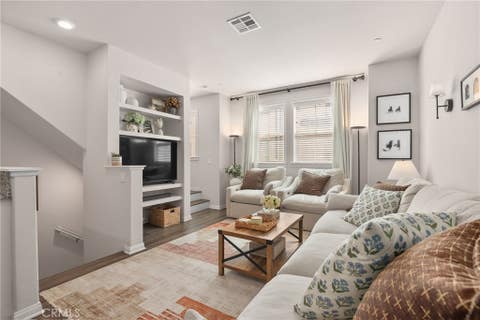 Photo of 14104 W Birch Lane, Van Nuys, CA 91405 (MLS # SR26056395)