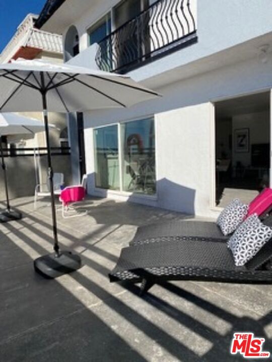 This unique beachfront townhouse located right on the beach has just been remodeled offering a fresh and modern design and ready to host her first guests.The space was designed by French Interior Designer Lawrence Agi. Style and functionality are the key words that takes you to great comfort in this house with spectacular ocean views.The townhome has a Brand new kitchen and bathrooms as well brand new hardwood floors.Enjoy this unique experience of living right on the boardwalk and spend time on your beautiful deck where you can enjoy, the palm trees, the sand and the ocean.