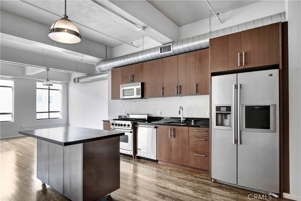 849 S Broadway 606