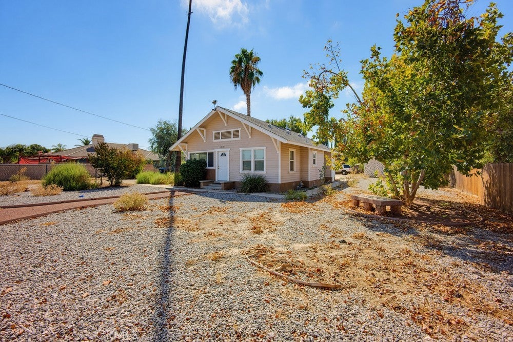 42127 Whittier