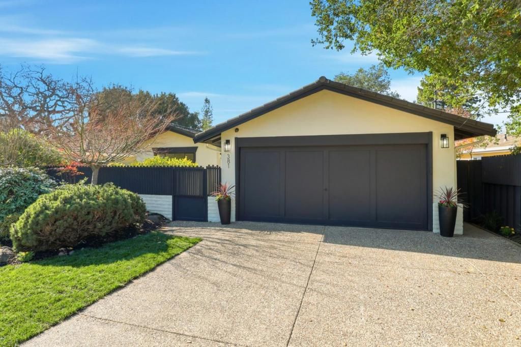 Photo of 381 Leland Avenue, Menlo Park, CA 94025 (MLS # ML82031475)