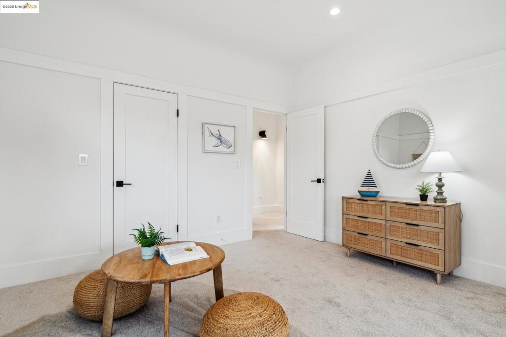 LAKESHORE/GRAND - Residential