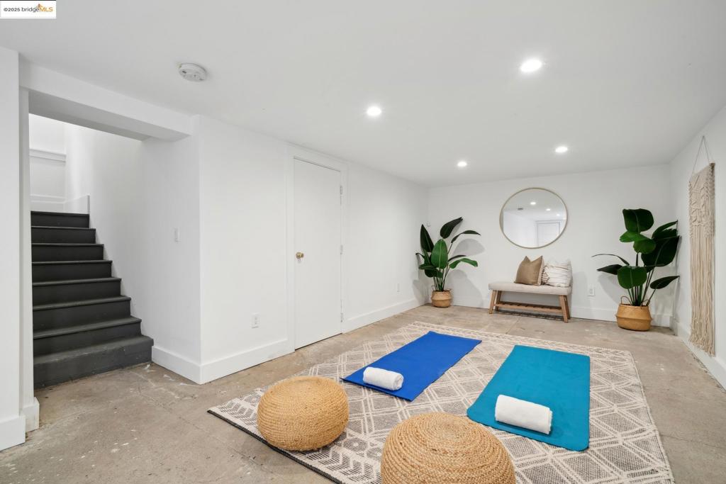 LAKESHORE/GRAND - Residential