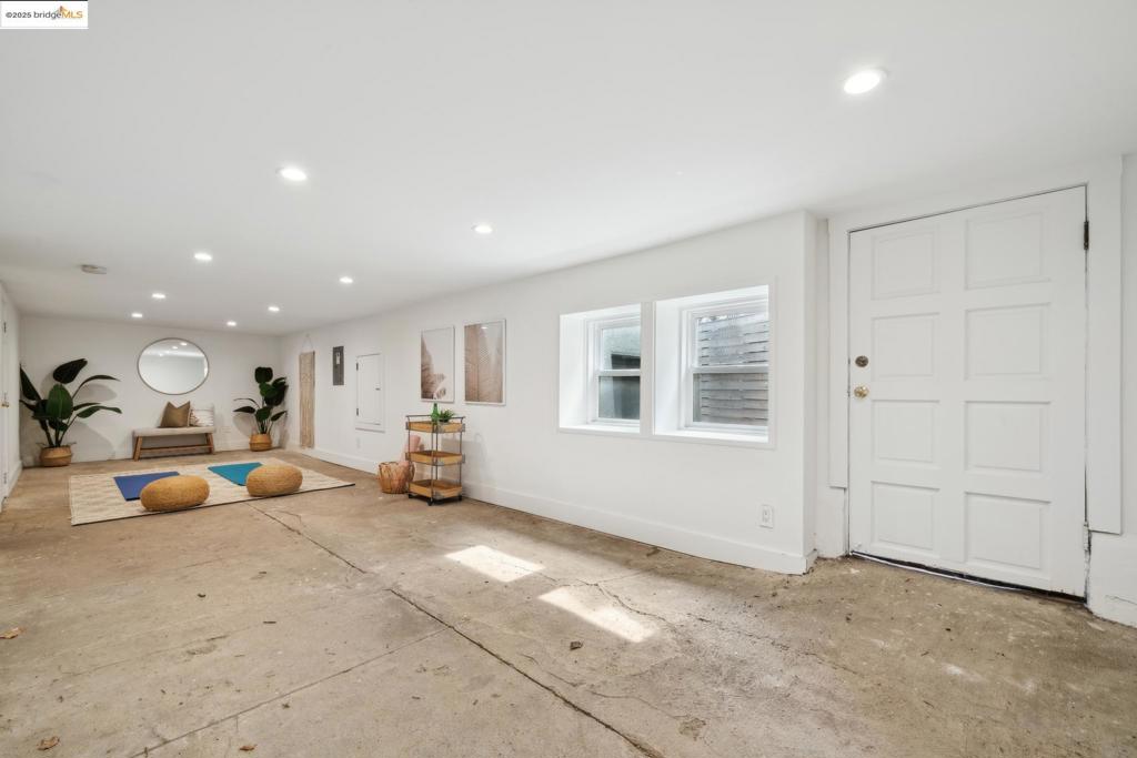 LAKESHORE/GRAND - Residential