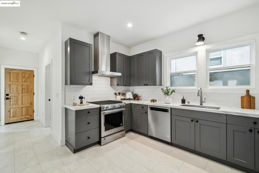 LAKESHORE/GRAND - Residential