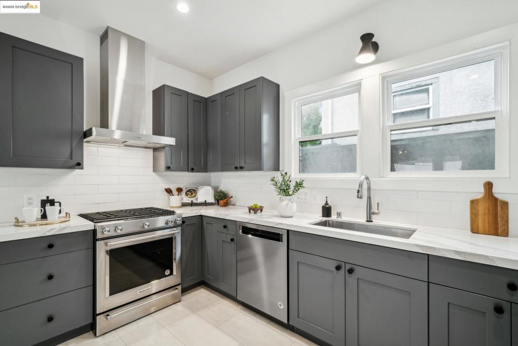 LAKESHORE/GRAND - Residential