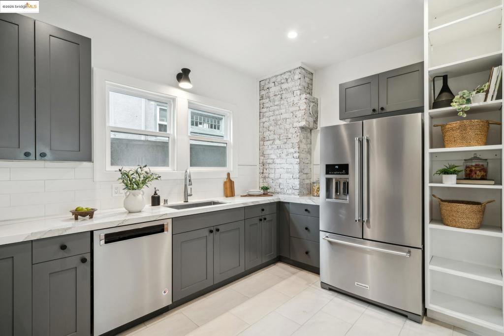 LAKESHORE/GRAND - Residential