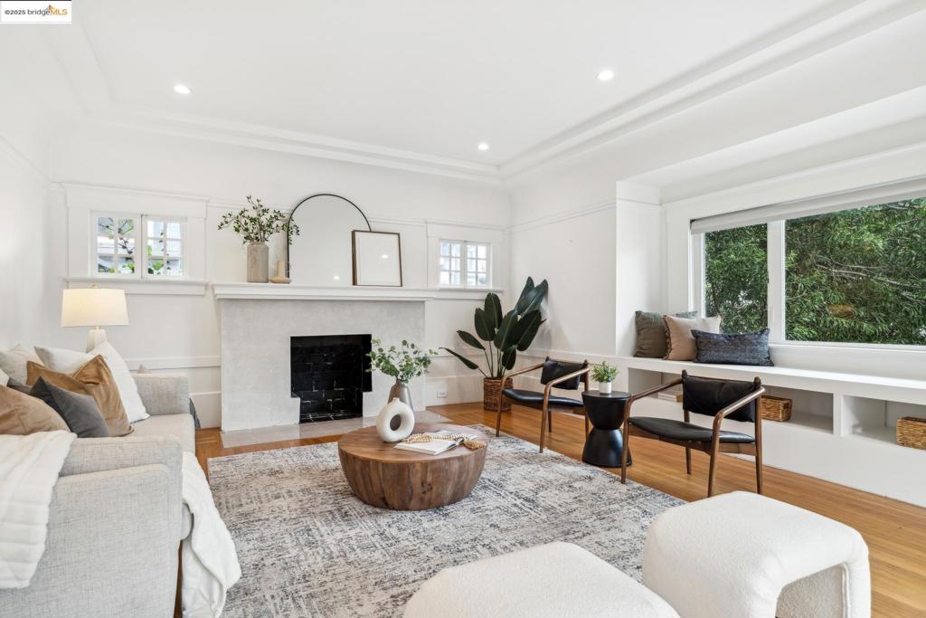 LAKESHORE/GRAND - Residential