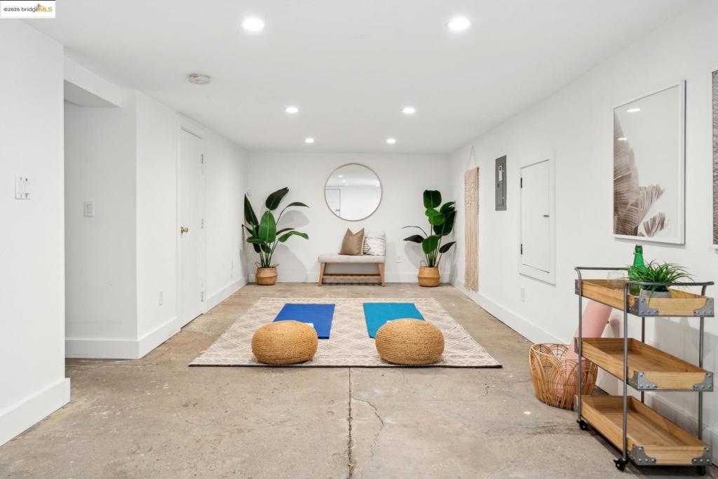 LAKESHORE/GRAND - Residential