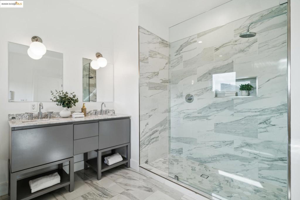 LAKESHORE/GRAND - Residential