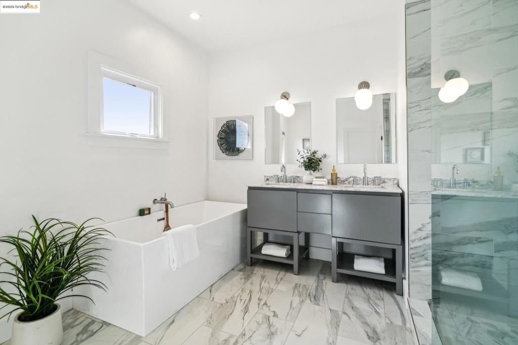 LAKESHORE/GRAND - Residential