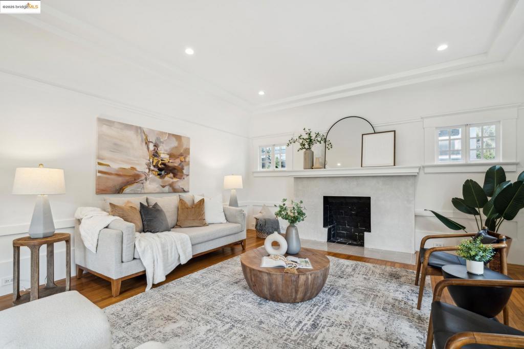 LAKESHORE/GRAND - Residential